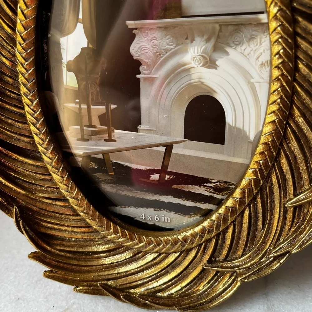 Gold Ornate Oval feather Picture Frame for 4x6” photo